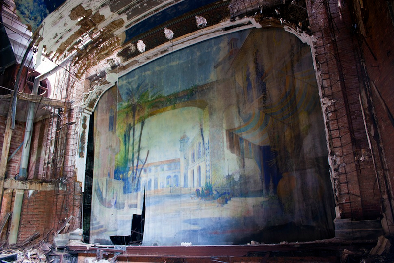 Illustration for article titled Gorgeous Old Movie Theaters That Have Fallen Into Ruin